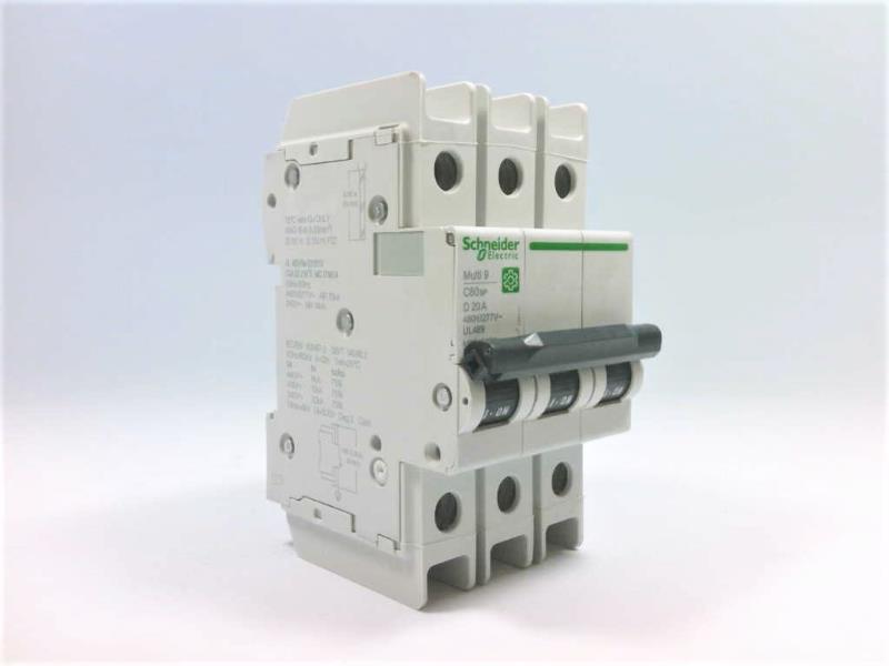 M9F43320 Schneider Electric